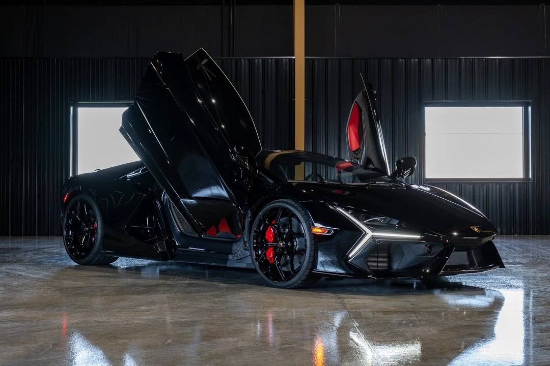 2025 Lamborghini Revuelto - Image 28 of 31