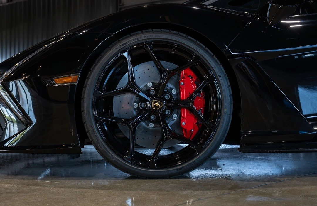 2025 Lamborghini Revuelto - Image 10 of 31