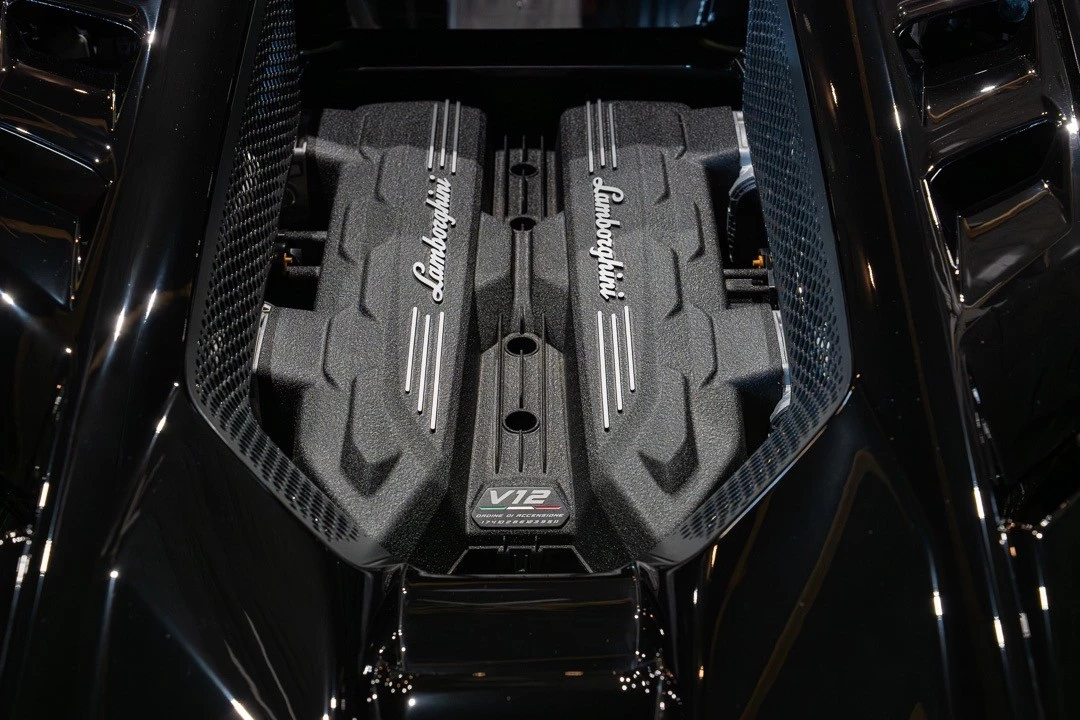 2025 Lamborghini Revuelto - Image 22 of 31