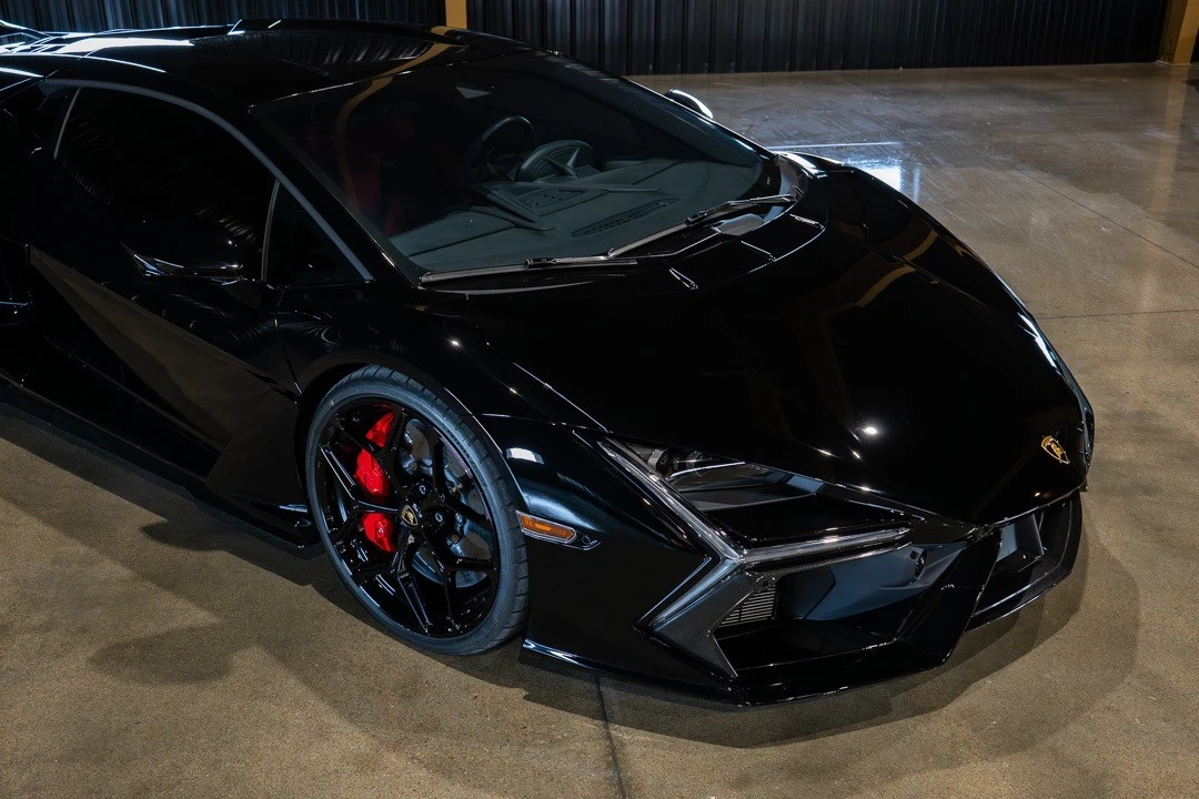 2025 Lamborghini Revuelto - Image 20 of 31