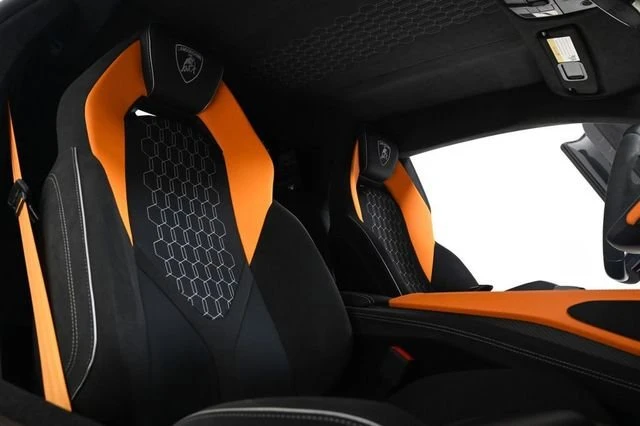 2025 Lamborghini Revuelto - Image 17 of 20