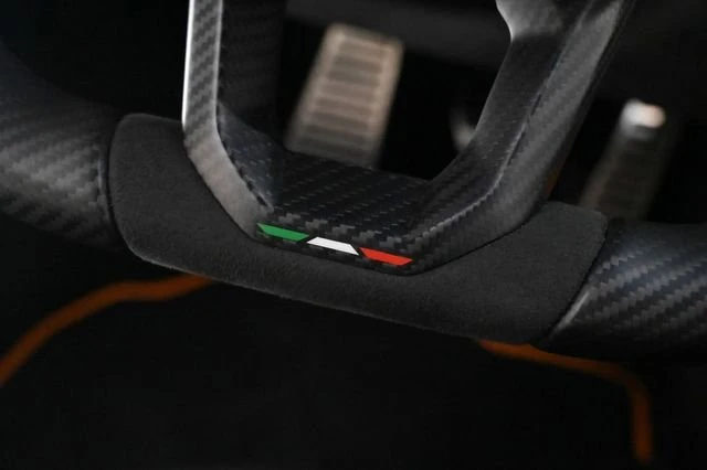 2025 Lamborghini Revuelto - Image 19 of 20