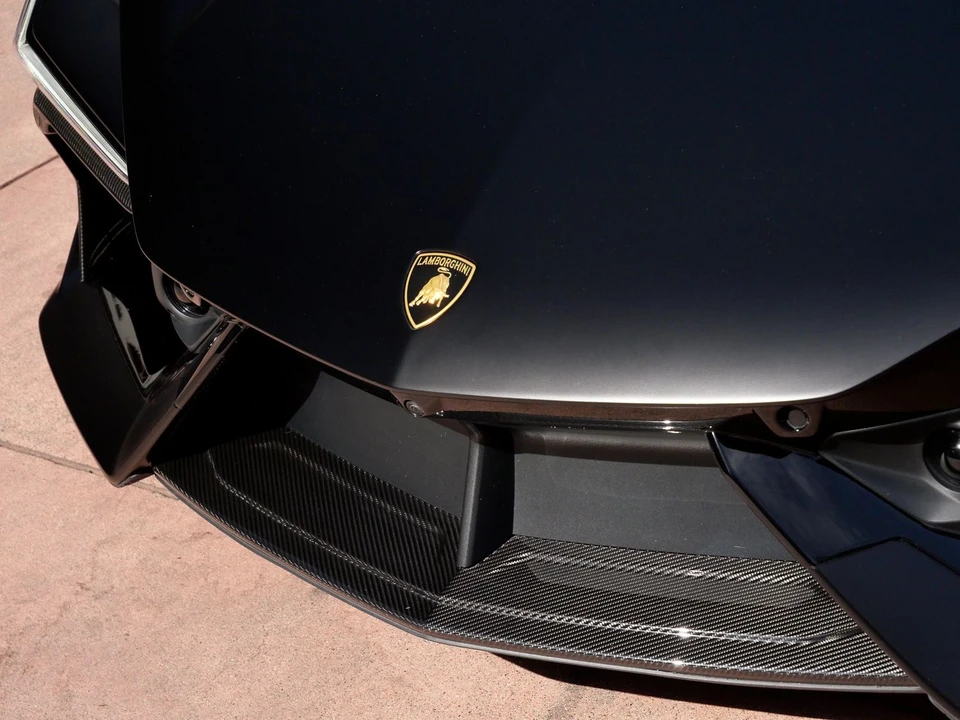 2025 Lamborghini Revuelto - Image 12 of 31