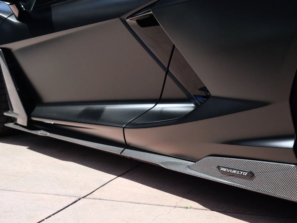2025 Lamborghini Revuelto - Image 15 of 31