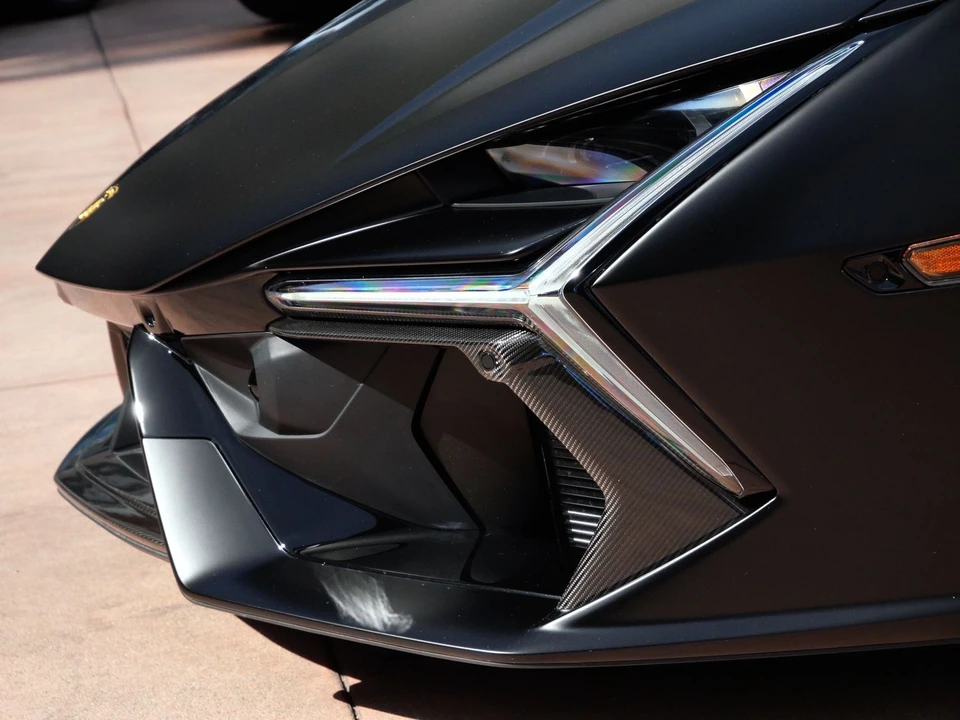 2025 Lamborghini Revuelto - Image 11 of 31
