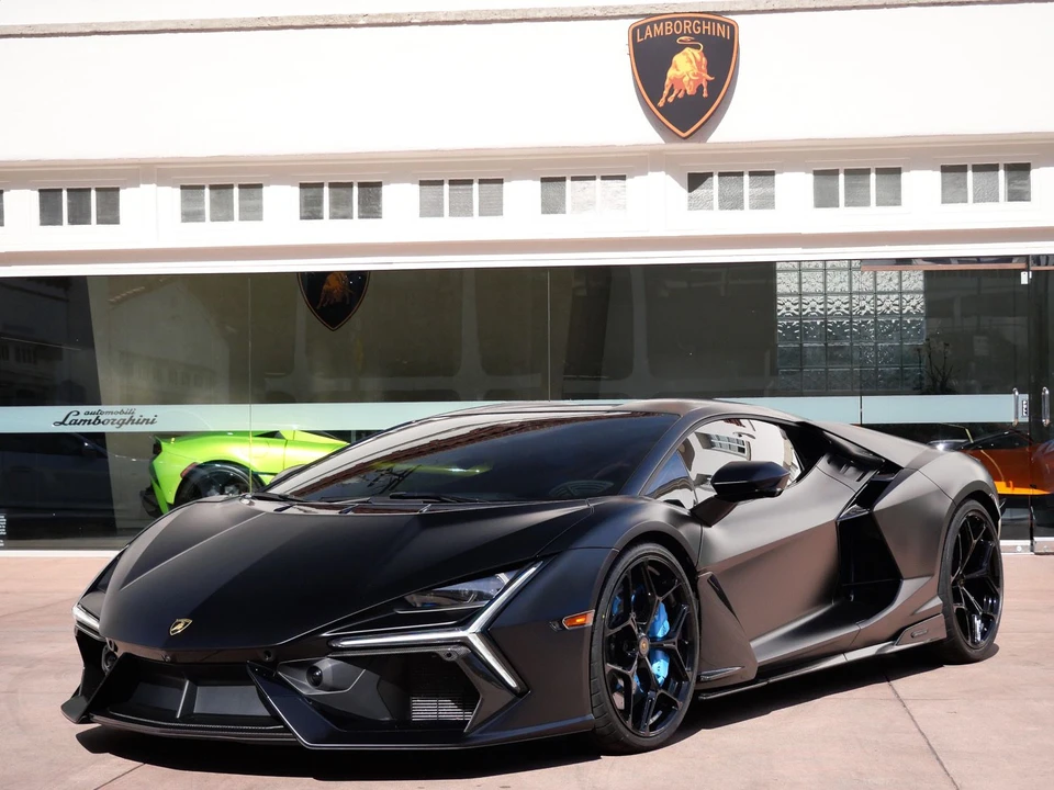 2025 Lamborghini Revuelto - Image 10 of 31