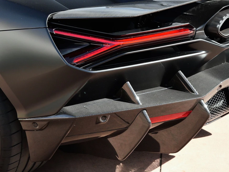 2025 Lamborghini Revuelto - Image 20 of 31