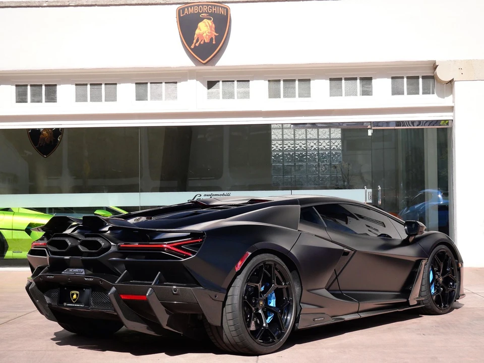 2025 Lamborghini Revuelto - Image 3 of 31