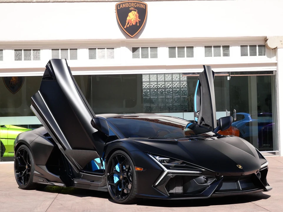 2025 Lamborghini Revuelto - Image 18 of 31