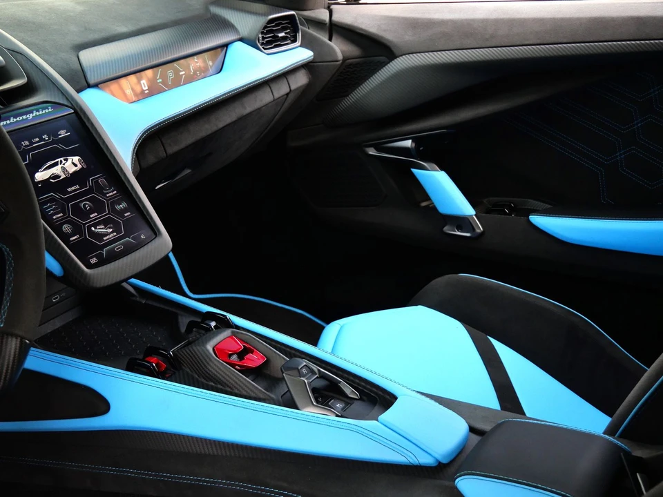 2025 Lamborghini Revuelto - Image 24 of 31