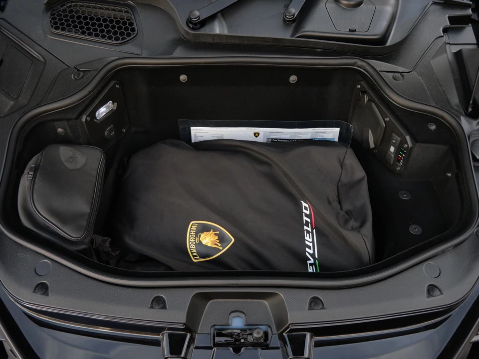 2025 Lamborghini Revuelto - Image 30 of 31