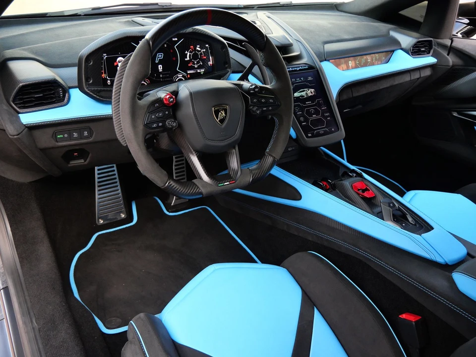 2025 Lamborghini Revuelto - Image 21 of 31