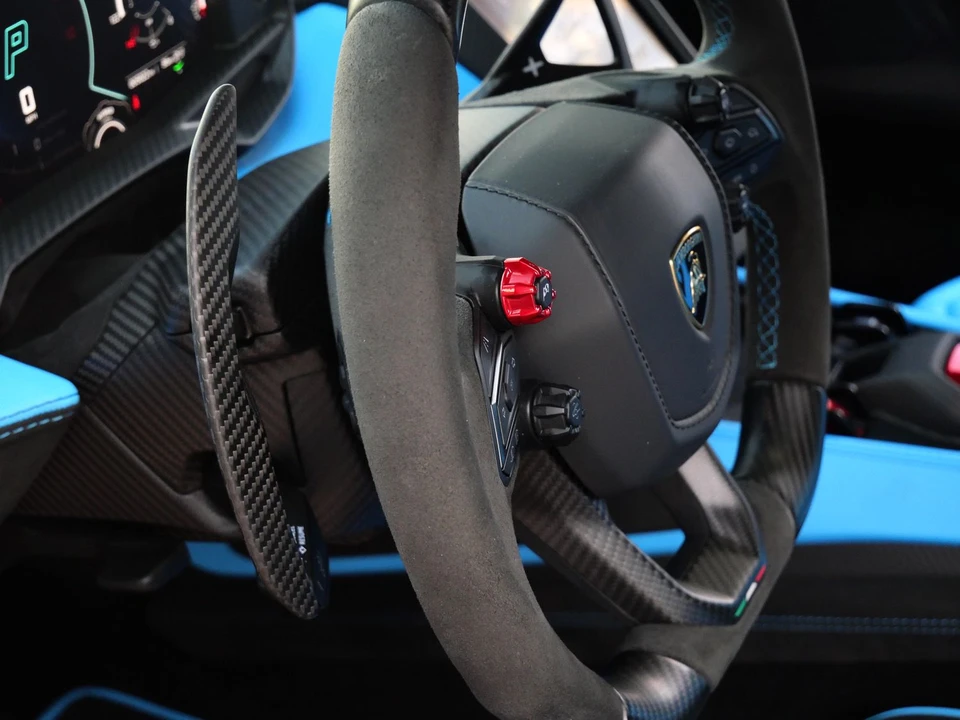 2025 Lamborghini Revuelto - Image 23 of 31