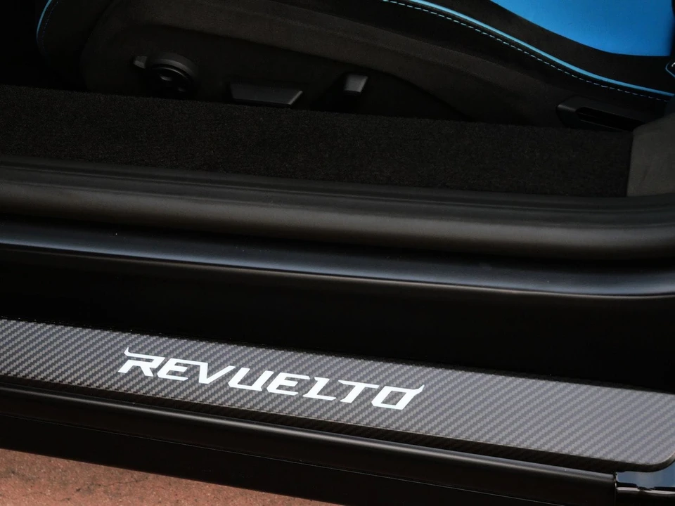 2025 Lamborghini Revuelto - Image 26 of 31
