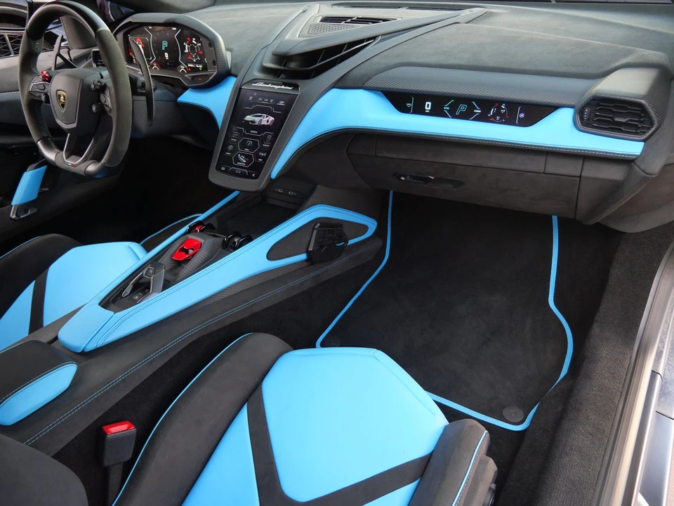 2025 Lamborghini Revuelto - Image 7 of 31