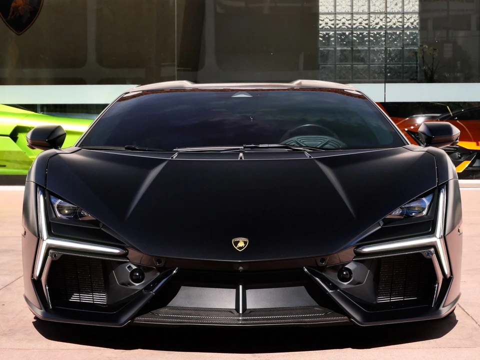 2025 Lamborghini Revuelto - Image 5 of 31