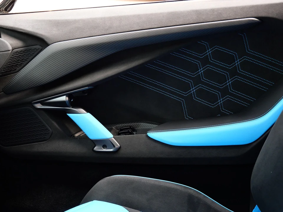 2025 Lamborghini Revuelto - Image 25 of 31