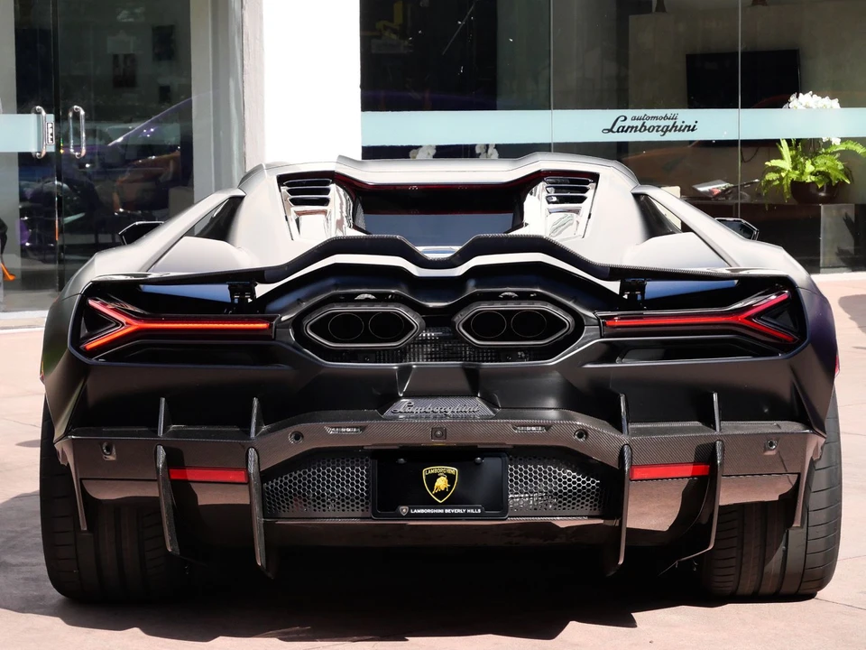 2025 Lamborghini Revuelto - Image 4 of 31