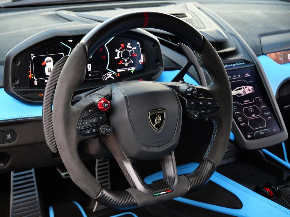 2025 Lamborghini Revuelto - Image 22 of 31