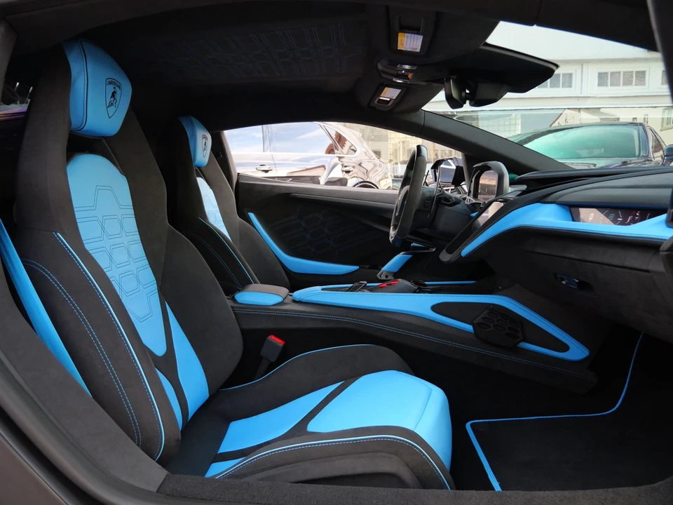 2025 Lamborghini Revuelto - Image 8 of 31