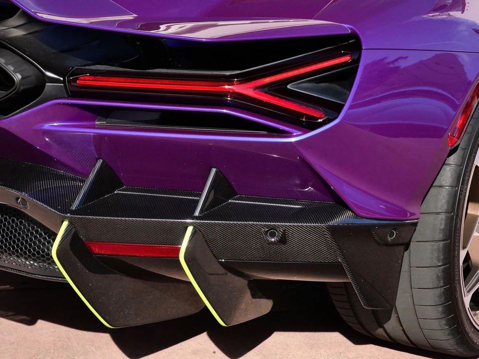 2025 Lamborghini Revuelto - Image 19 of 31