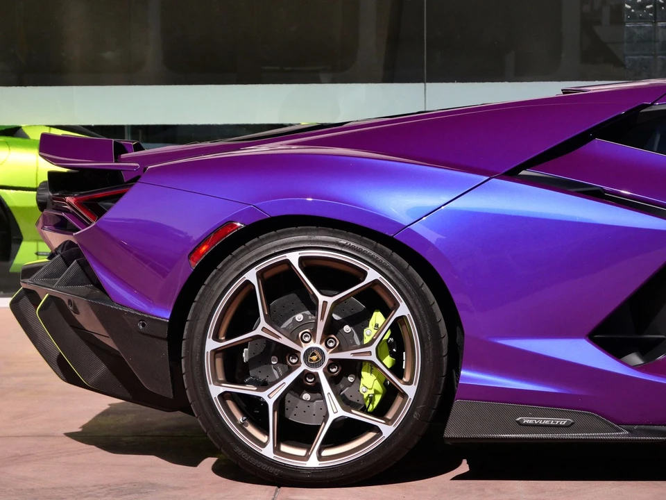 2025 Lamborghini Revuelto - Image 18 of 31