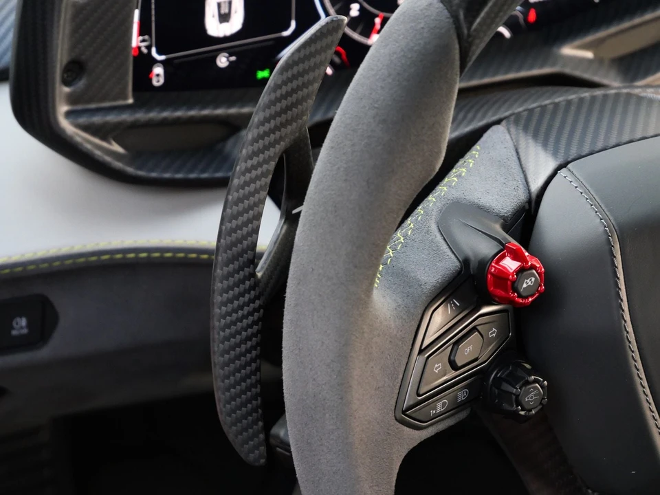 2025 Lamborghini Revuelto - Image 22 of 31