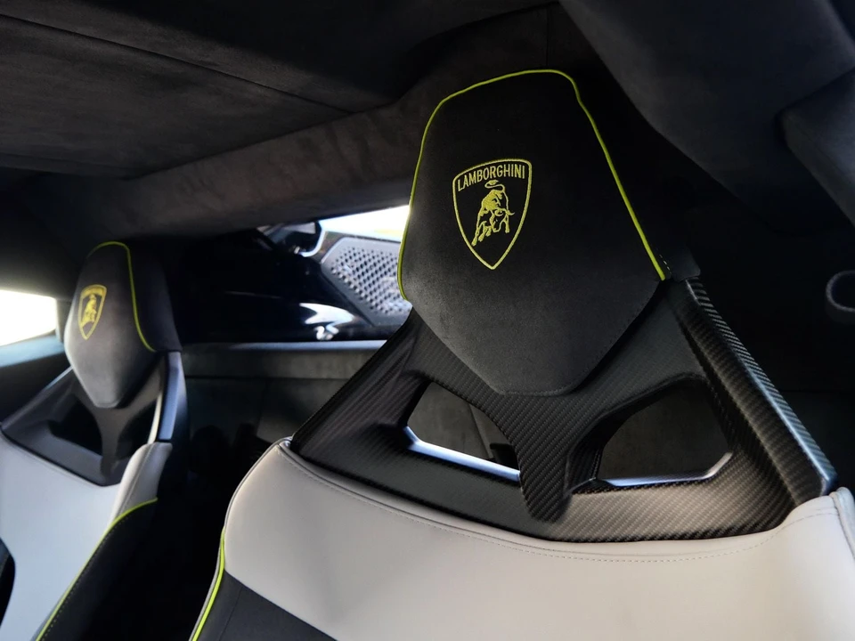 2025 Lamborghini Revuelto - Image 27 of 31