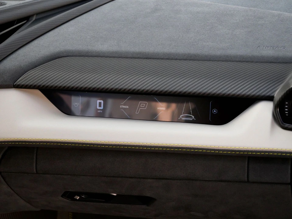 2025 Lamborghini Revuelto - Image 28 of 31