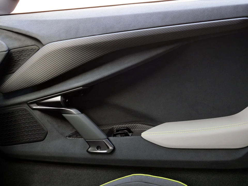 2025 Lamborghini Revuelto - Image 24 of 31