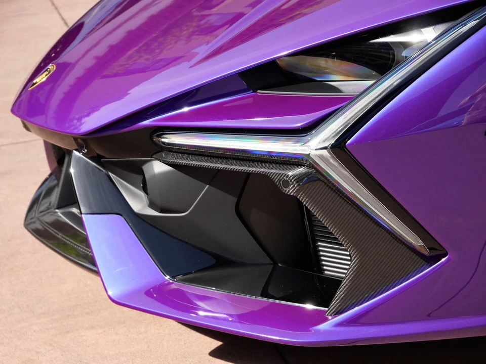 2025 Lamborghini Revuelto - Image 12 of 31