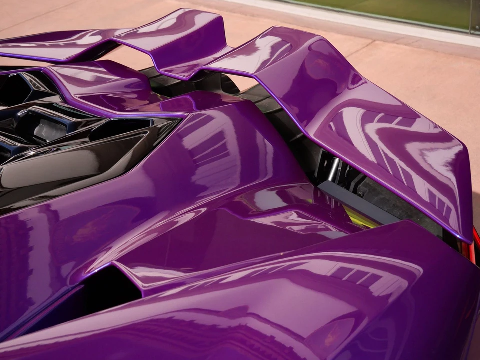 2025 Lamborghini Revuelto - Image 10 of 31