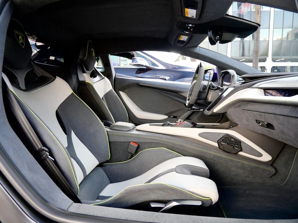 2025 Lamborghini Revuelto - Image 8 of 31