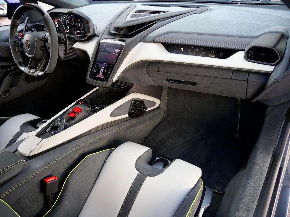 2025 Lamborghini Revuelto - Image 7 of 31