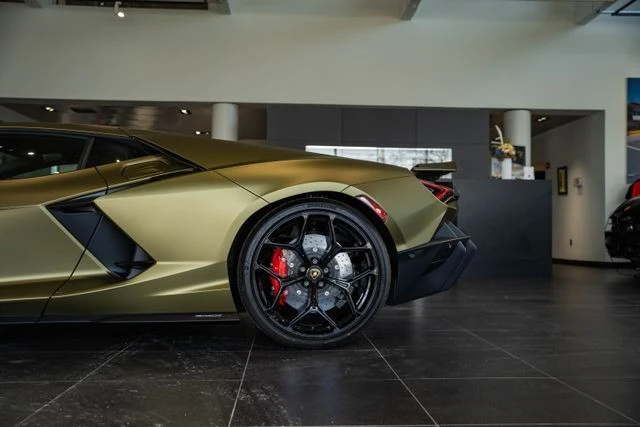 2025 Lamborghini Revuelto - Image 13 of 21