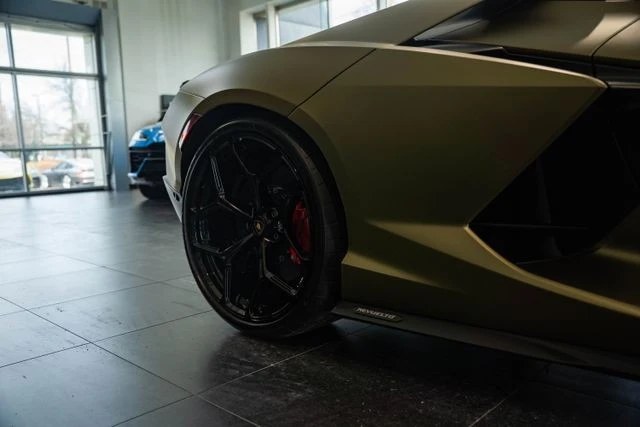 2025 Lamborghini Revuelto - Image 16 of 21