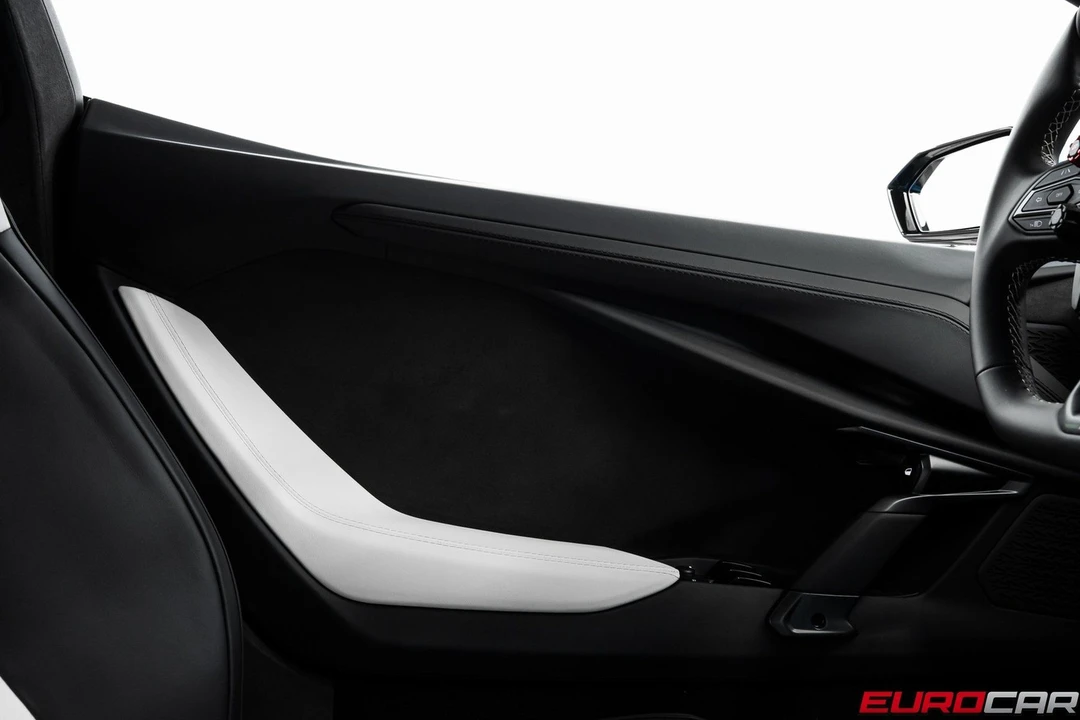 2025 Lamborghini Revuelto - Image 29 of 31