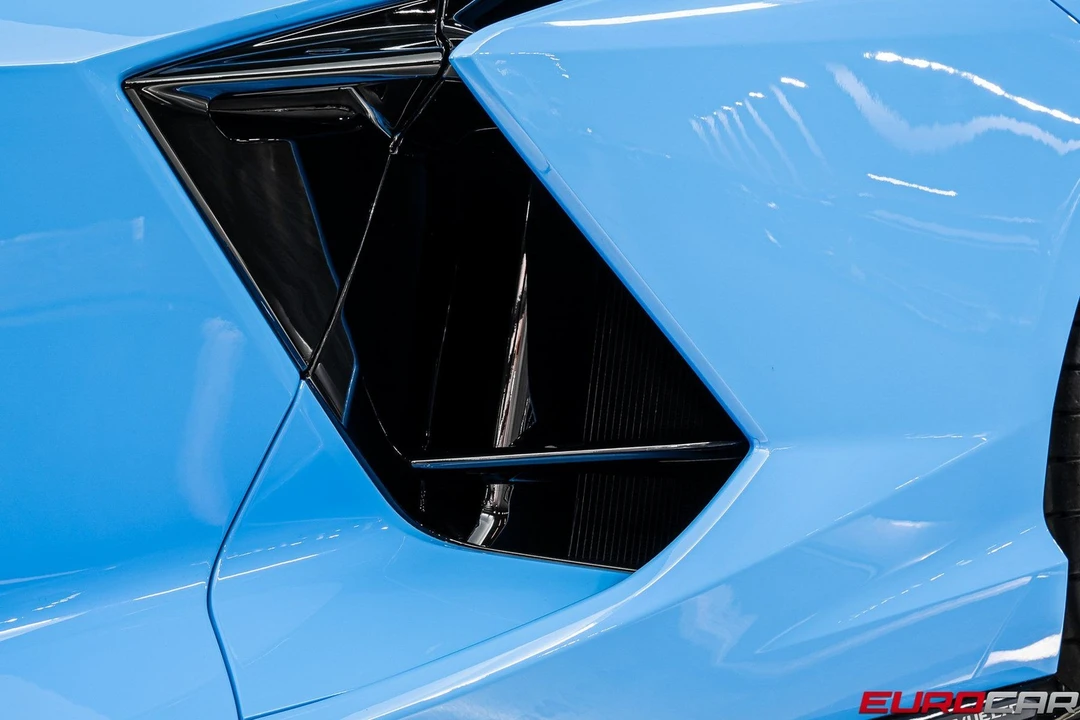 2025 Lamborghini Revuelto - Image 18 of 31