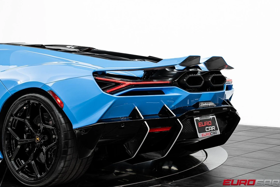 2025 Lamborghini Revuelto - Image 21 of 31