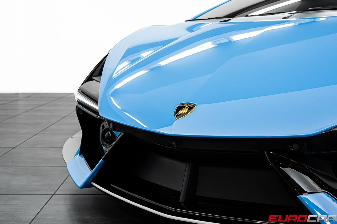2025 Lamborghini Revuelto - Image 12 of 31