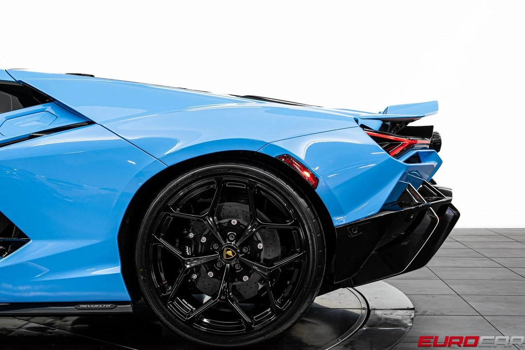 2025 Lamborghini Revuelto - Image 20 of 31