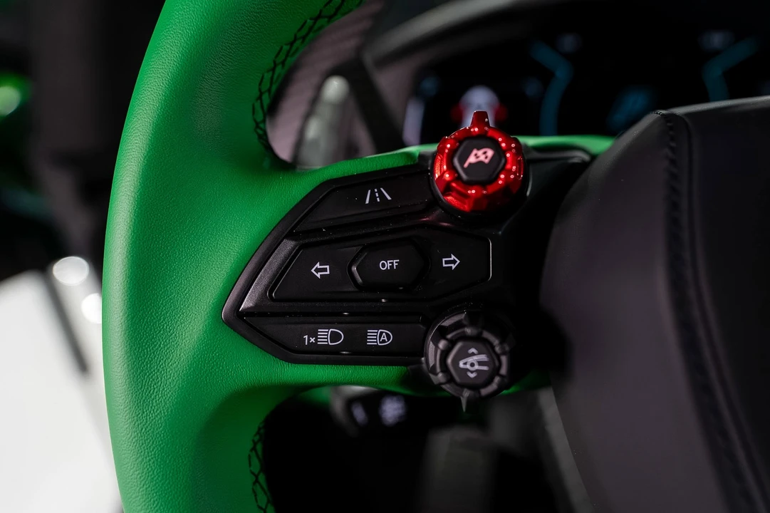 2025 Lamborghini Revuelto - Image 15 of 31