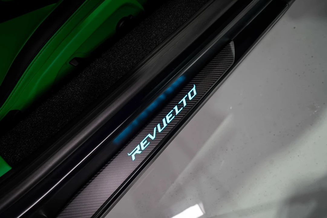 2025 Lamborghini Revuelto - Image 26 of 31