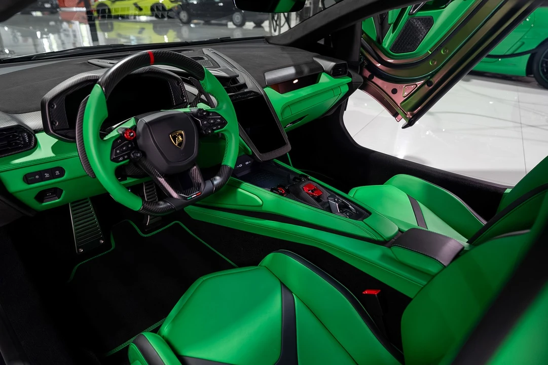 2025 Lamborghini Revuelto - Image 9 of 31