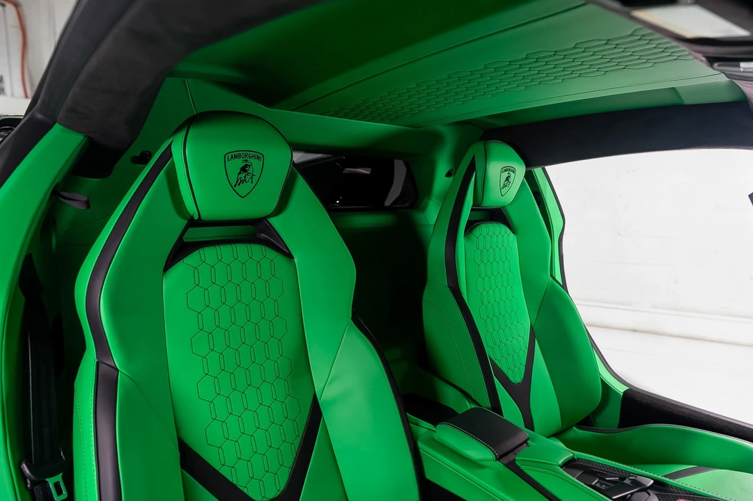 2025 Lamborghini Revuelto - Image 12 of 31