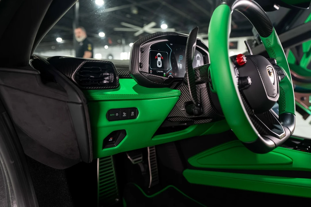 2025 Lamborghini Revuelto - Image 23 of 31