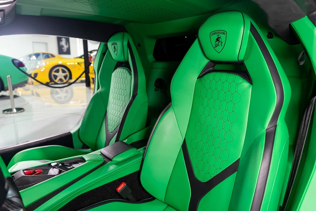 2025 Lamborghini Revuelto - Image 10 of 31