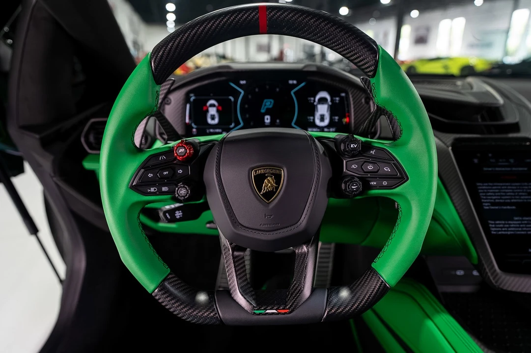 2025 Lamborghini Revuelto - Image 14 of 31