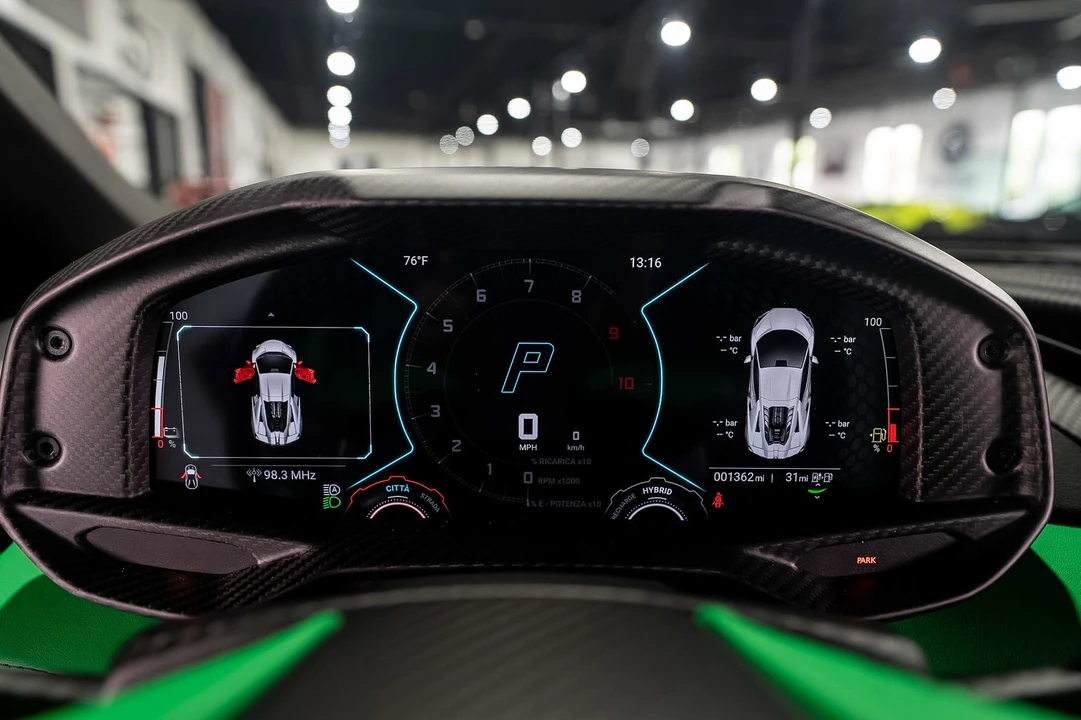 2025 Lamborghini Revuelto - Image 13 of 31