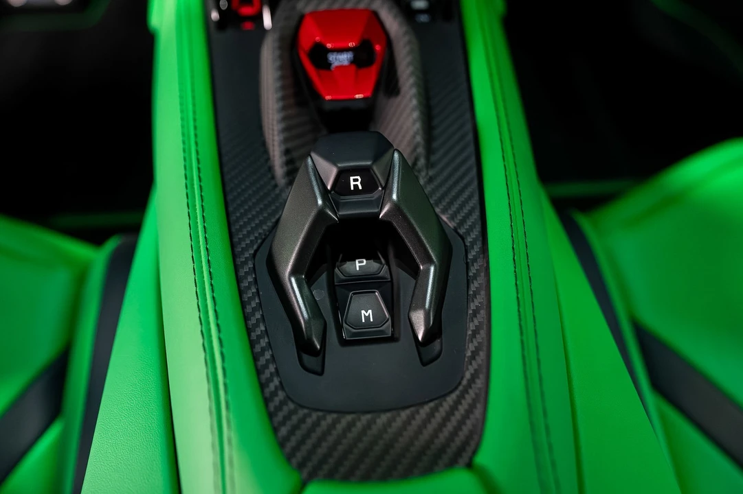 2025 Lamborghini Revuelto - Image 22 of 31